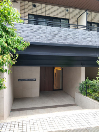 渋谷区代々木、マンションのエントランス画像です