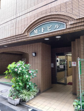 目黒区上目黒、マンションのエントランス画像です
