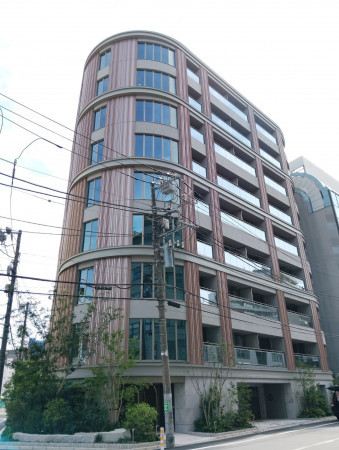 渋谷区東、マンションの外観画像です