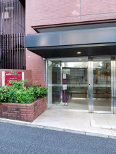 渋谷区渋谷、マンションのエントランス画像です