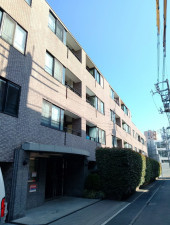 渋谷区代々木、マンションの外観画像です