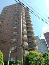 目黒区青葉台、マンションの外観画像です