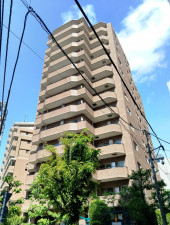 目黒区青葉台、マンションの外観画像です