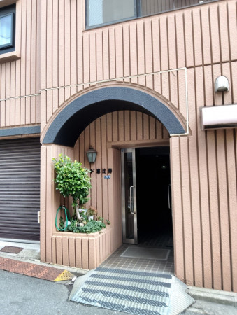渋谷区恵比寿西、マンションのエントランス画像です