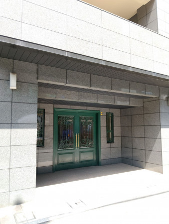 渋谷区恵比寿、マンションのエントランス画像です