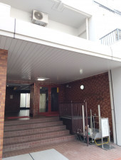 渋谷区円山町、マンションのエントランス画像です
