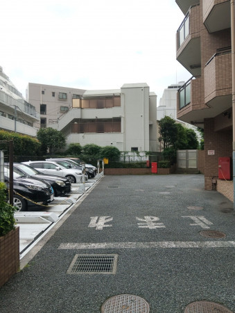 目黒区目黒、マンションの駐車場画像です