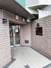 目黒区青葉台、マンションのエントランス画像です