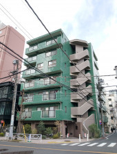 目黒区青葉台、マンションの外観画像です