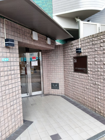 目黒区青葉台、マンションのエントランス画像です