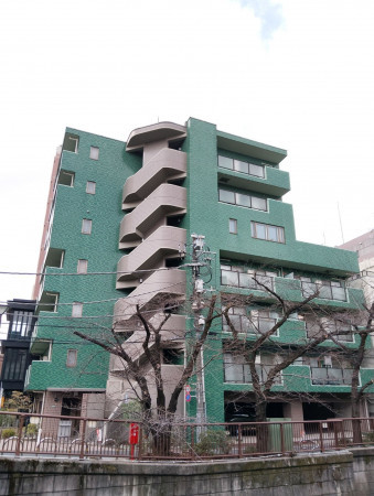 目黒区青葉台、マンションの外観画像です