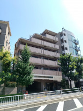 目黒区青葉台、マンションの外観画像です