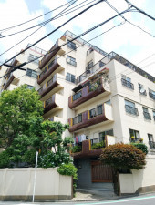 渋谷区代々木、マンションの外観画像です