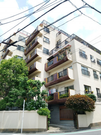 渋谷区代々木、マンションの外観画像です