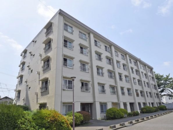相模原市南区鵜野森、マンションの外観画像です