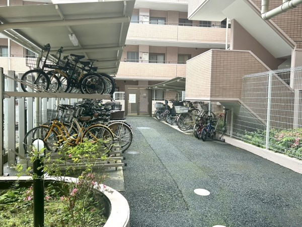 相模原市南区鵜野森、マンションの画像です