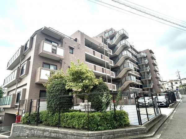 相模原市南区鵜野森、マンションの画像です