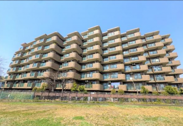 相模原市南区上鶴間本町、マンションの外観画像です