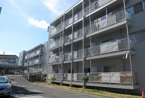 阪南市下出、マンションの外観画像です