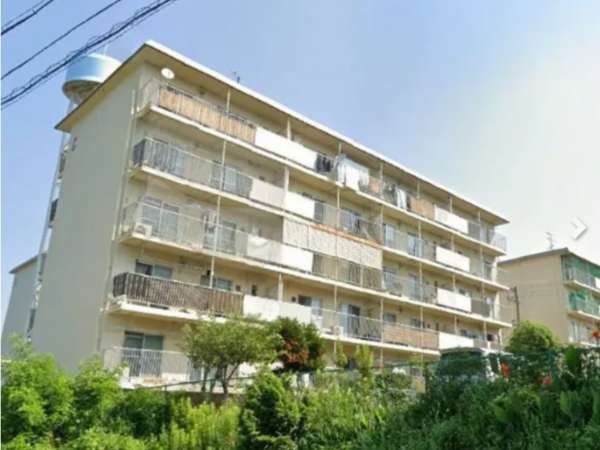 阪南市貝掛、マンションの外観画像です