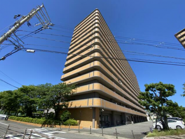 泉南市男里、マンションの外観画像です