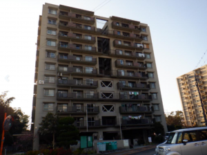 泉南市信達大苗代、マンションの外観画像です