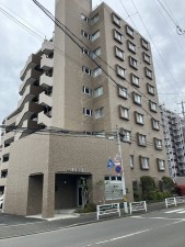 仙台市宮城野区福室、マンションの外観画像です