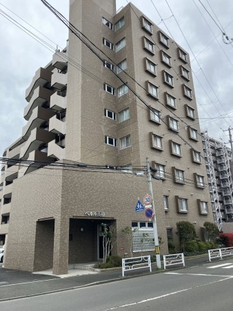 仙台市宮城野区福室、マンションの外観画像です