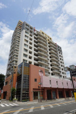 川西市小花、マンションの外観画像です