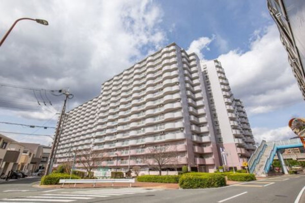 川西市小花、マンションの外観画像です