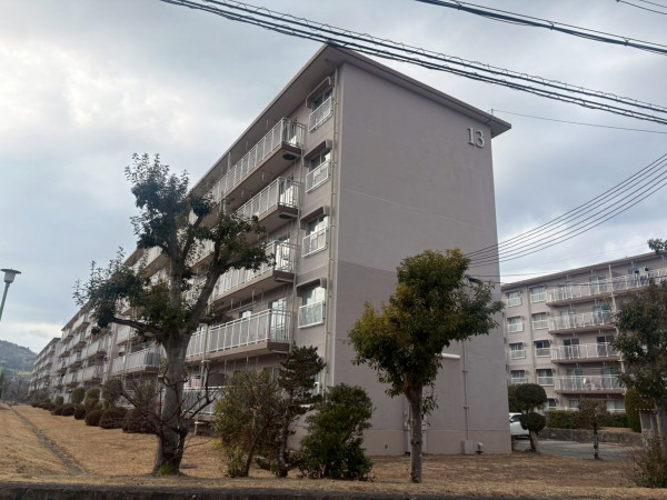 川西市清和台、マンションの外観画像です