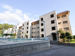川西市向陽台、マンションの外観画像です