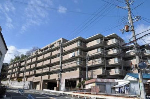 川西市加茂、マンションの外観画像です