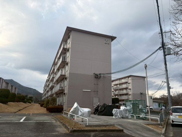 川西市清和台、マンションの外観画像です
