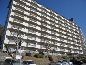 川西市向陽台、マンションの外観画像です