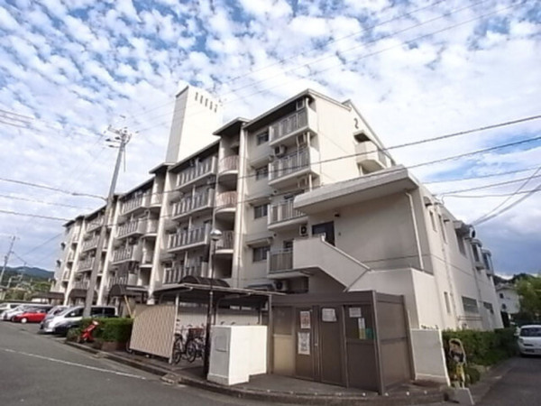 川西市多田桜木、マンションの外観画像です