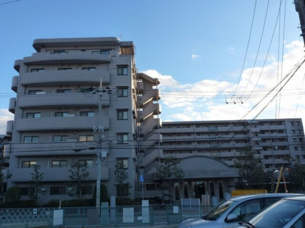 川西市久代、マンションの外観画像です