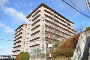 川西市東畦野、マンションの外観画像です