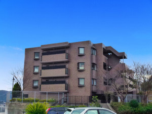 川西市新田、マンションの外観画像です