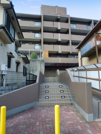 川西市新田、マンションの画像です