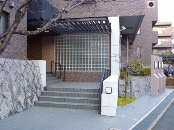 川西市寺畑、マンションの画像です