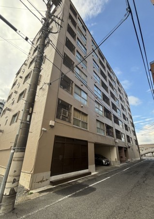 八王子市追分町、マンションの外観画像です