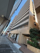 八王子市追分町、マンションの外観画像です