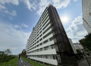八王子市明神町、マンションの外観画像です