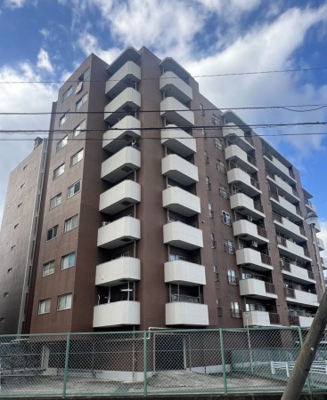 八王子市子安町、マンションの外観画像です