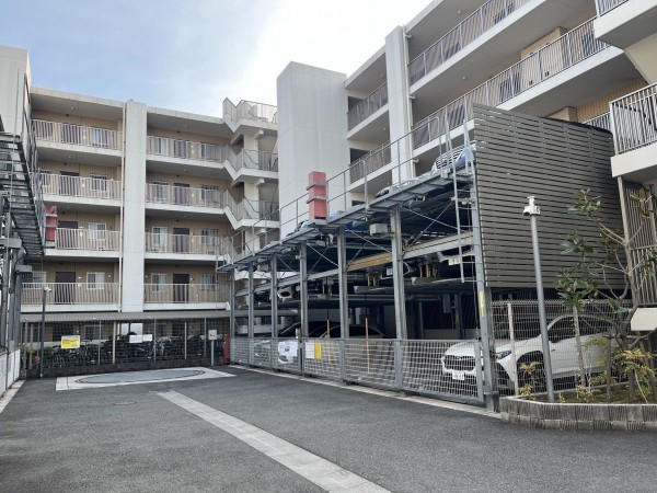 八王子市明神町、マンションの駐車場画像です