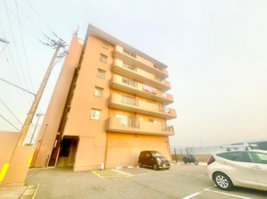 神戸市垂水区狩口台、マンションの外観画像です