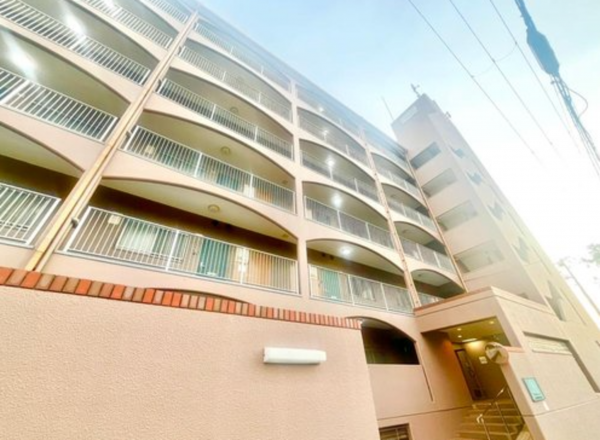 神戸市垂水区狩口台、マンションの外観画像です