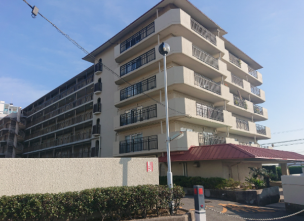 神戸市垂水区五色山、マンションの外観画像です