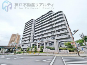 神戸市垂水区五色山、マンションの外観画像です